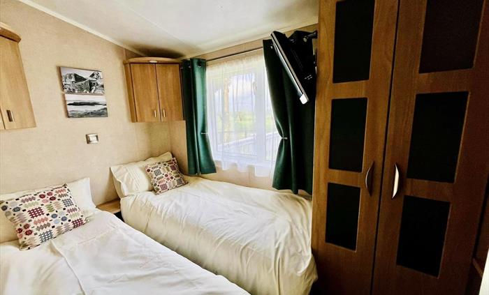 Static twin bedroom